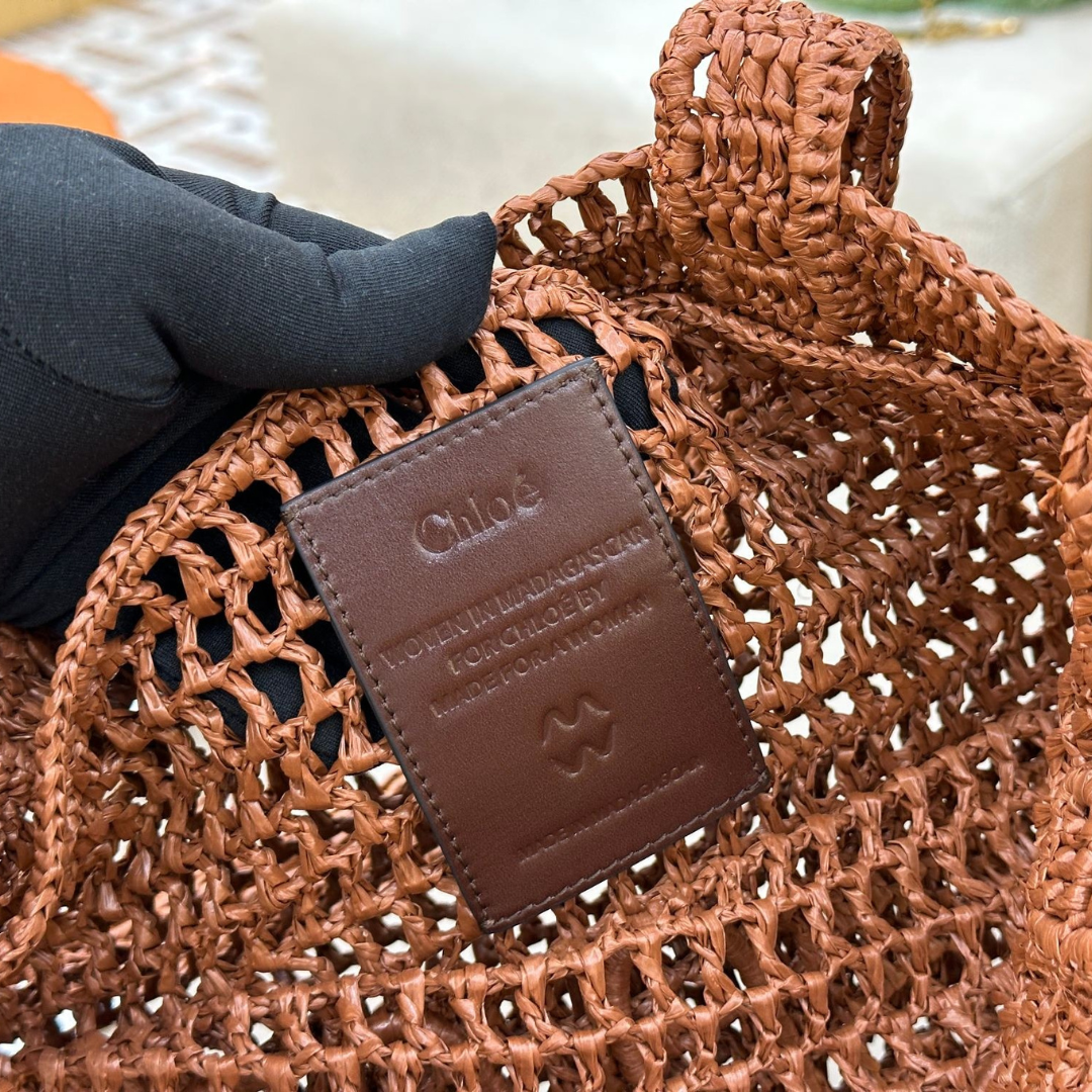 CHLOÉ SOMMER-BANANEN-TASCHE AUS RAPHIA