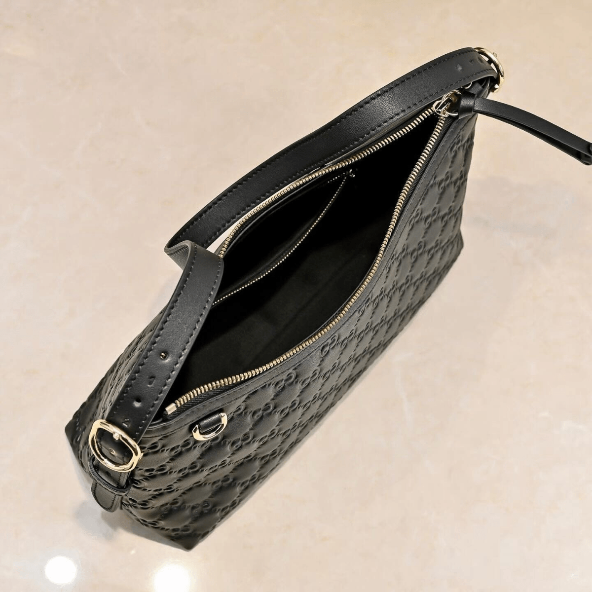 Gucci – Medium GG Emblem Shoulder Tasche