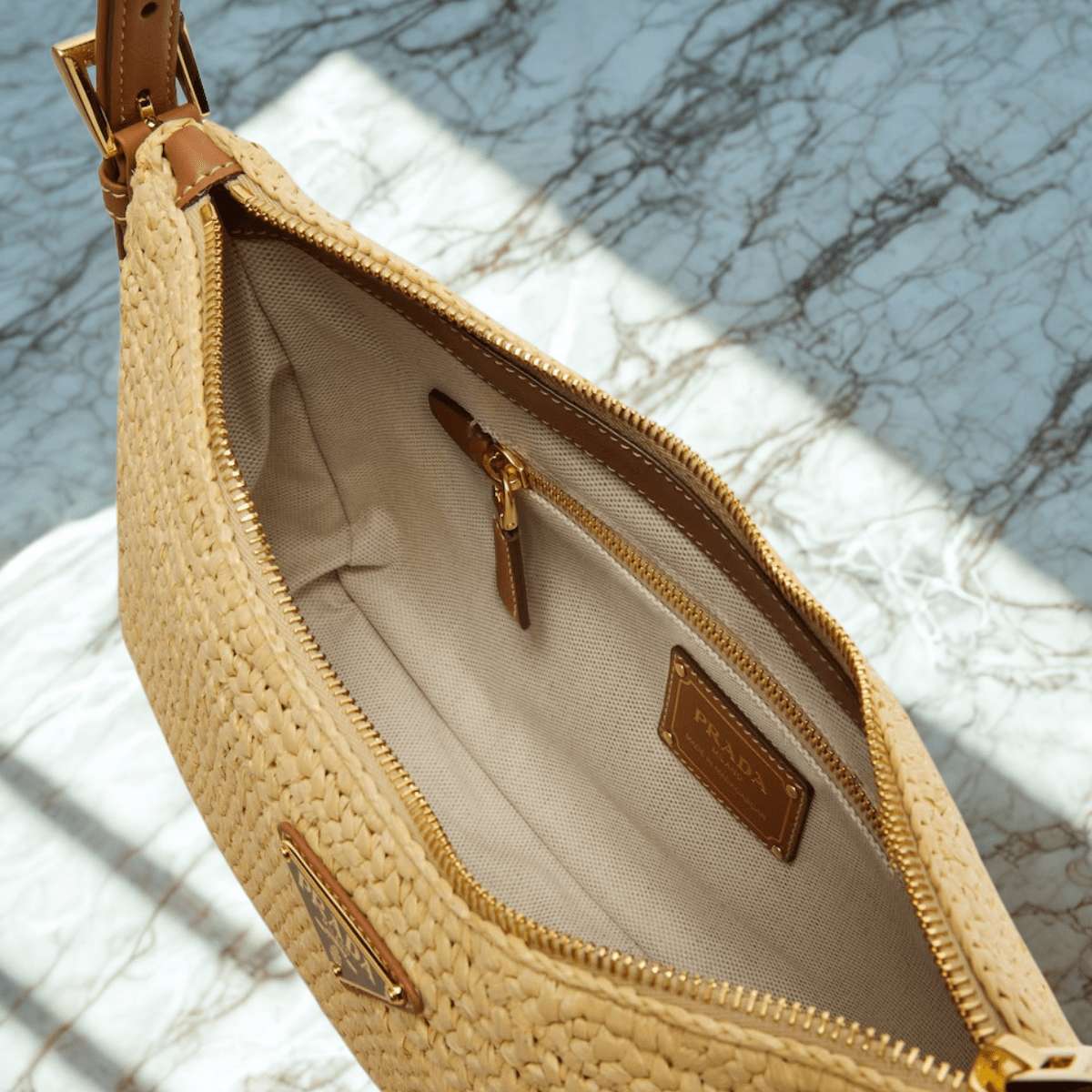 Prada – Aimée Tasche aus Häkel-Optik und Leder (Groß)