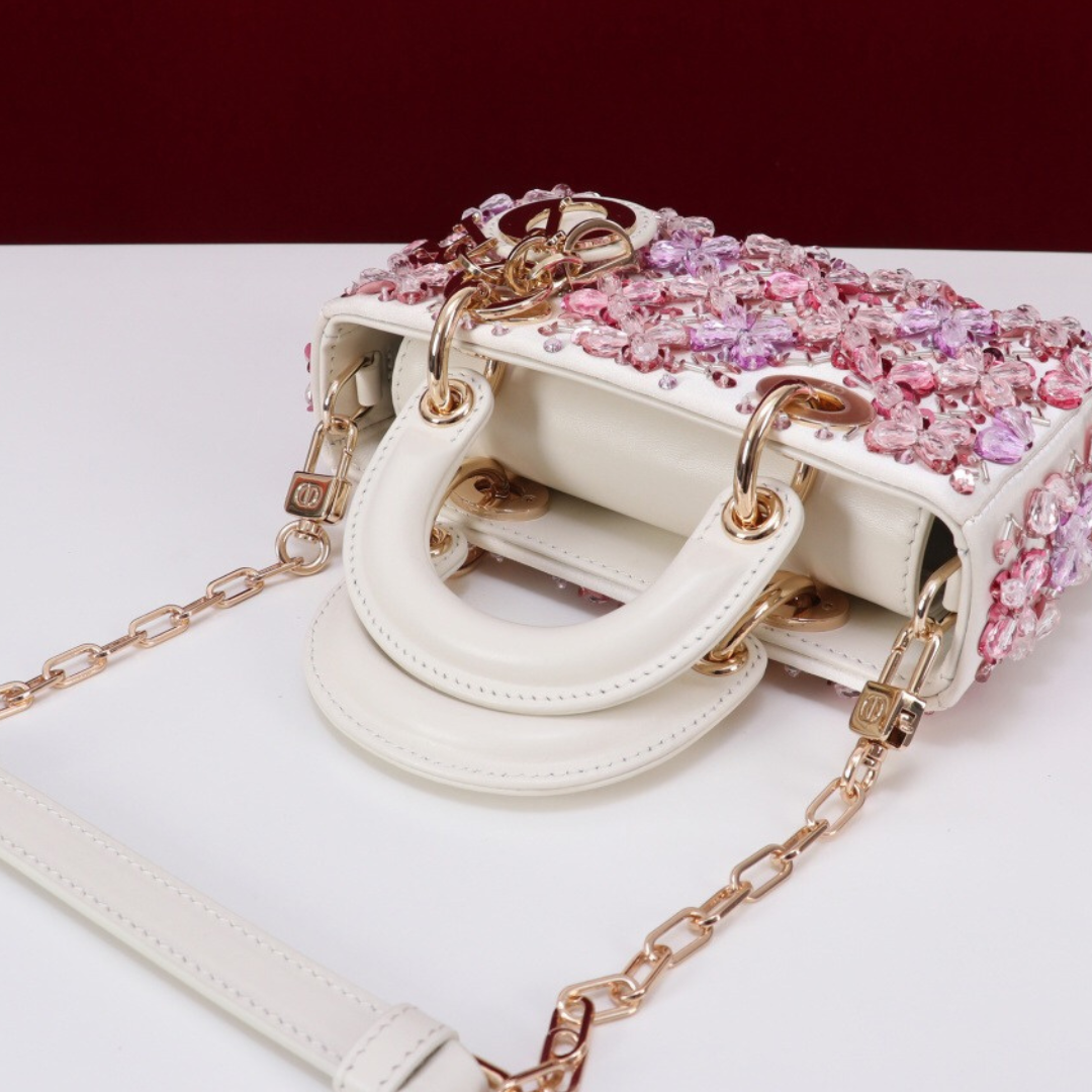 DIOR LADY D-JOY MICRO TASCHE AUS WEISSEM KALBSLEDER MIT ROSA BLUMENSTICKEREI UND STRASS