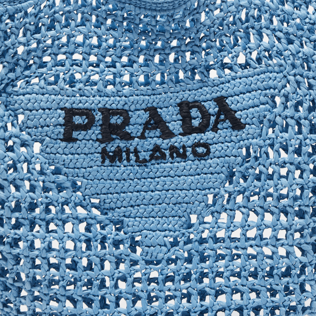 Prada – Shopper Bag aus Raffia mit gewebtem Logo (Blau)