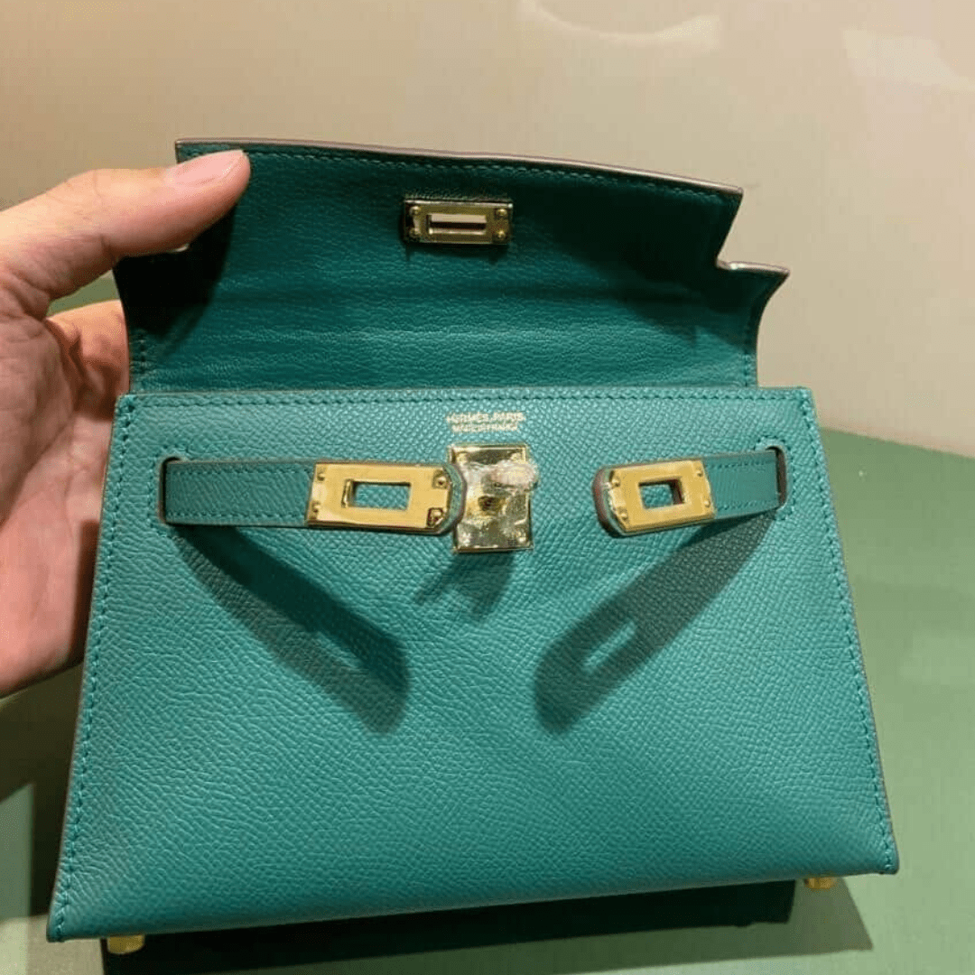 Hermès Kelly 20 Tasche mit goldener Hardware in Grün