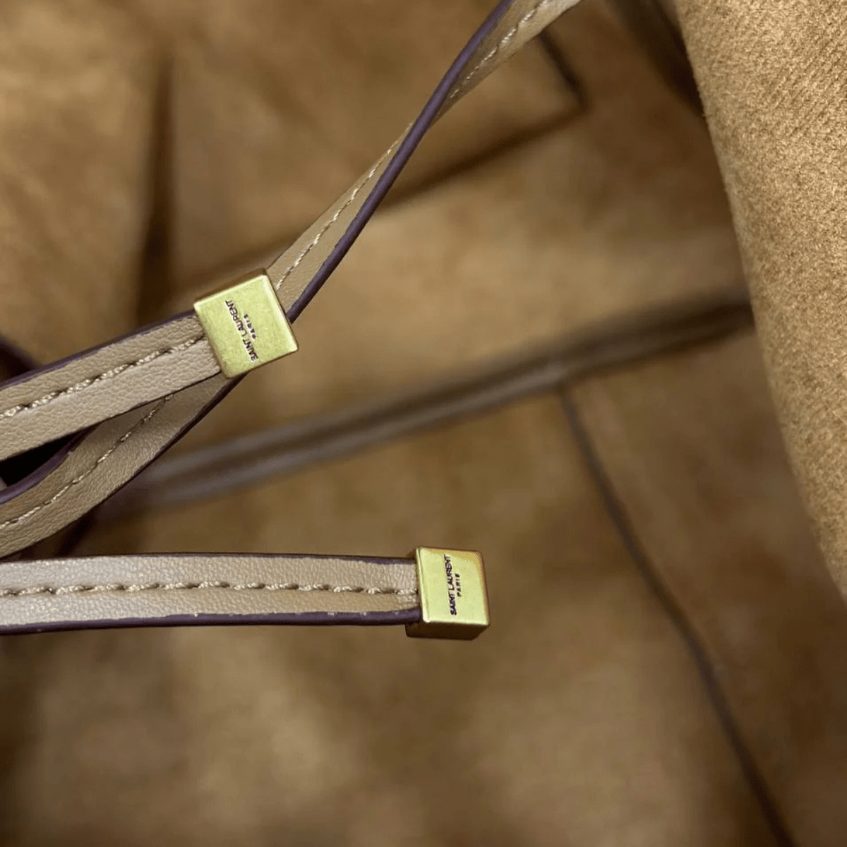 Saint Laurent – Le 5 à 7 Bea Tasche aus Wildleder