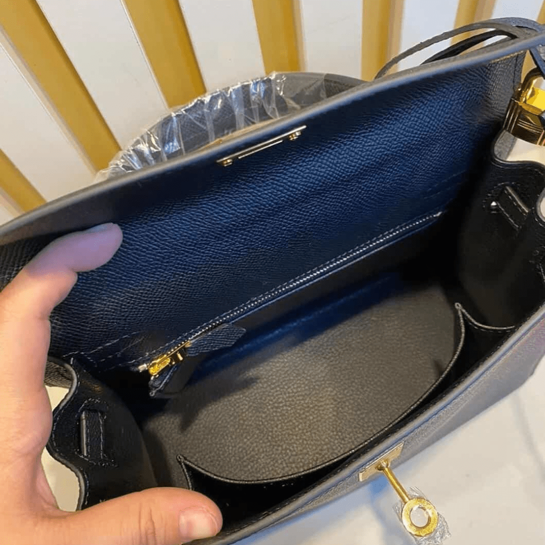 Hermès Kelly 28 Tasche mit goldener Hardware in Schwarz