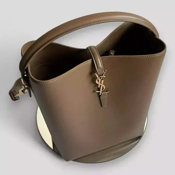 Yves Saint Laurent – Le 37 Tasche aus glänzendem Leder