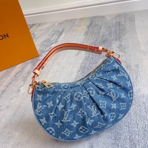 Pochette Valley by Louis Vuitton