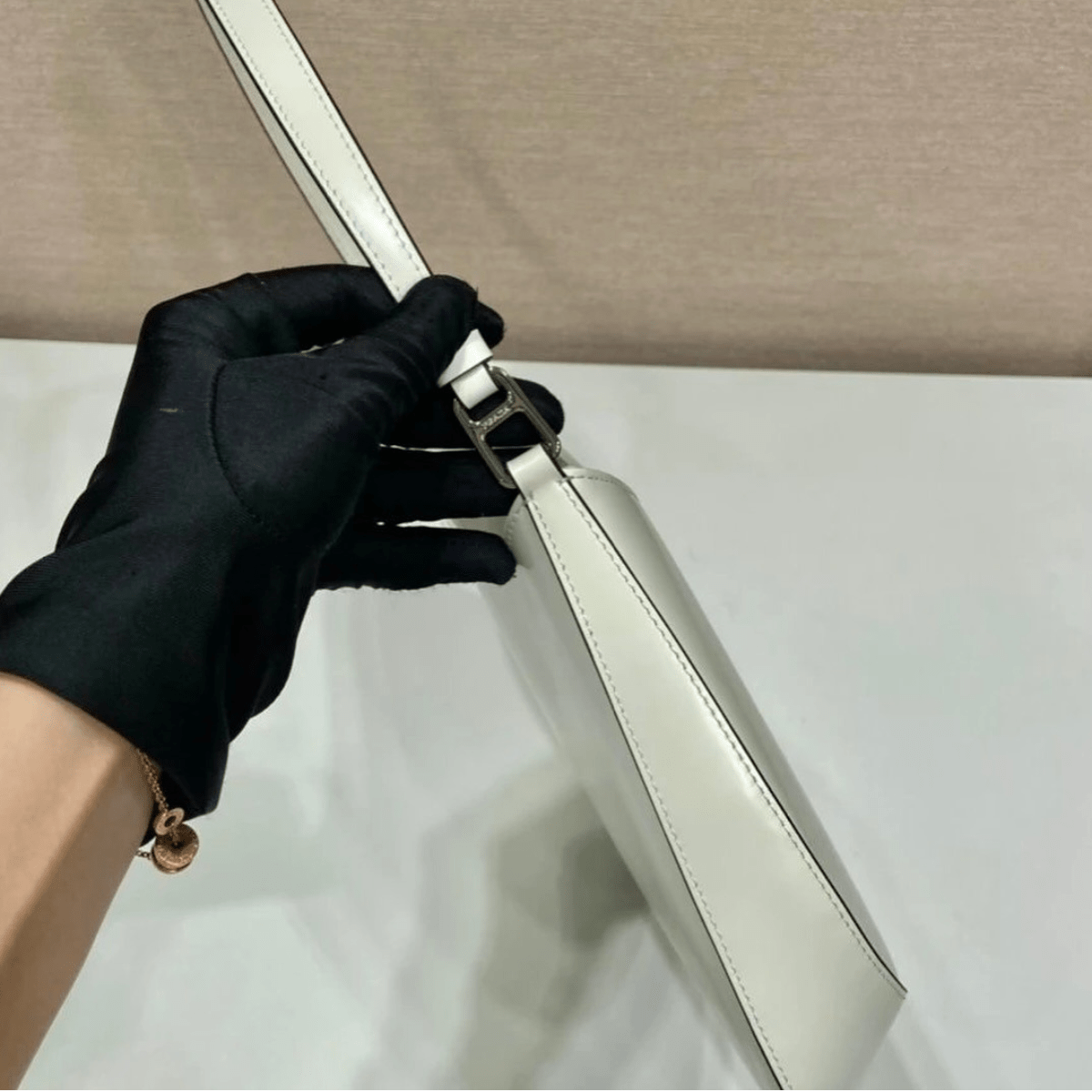 Prada – Cleo Schultertasche aus gebürstetem Leder