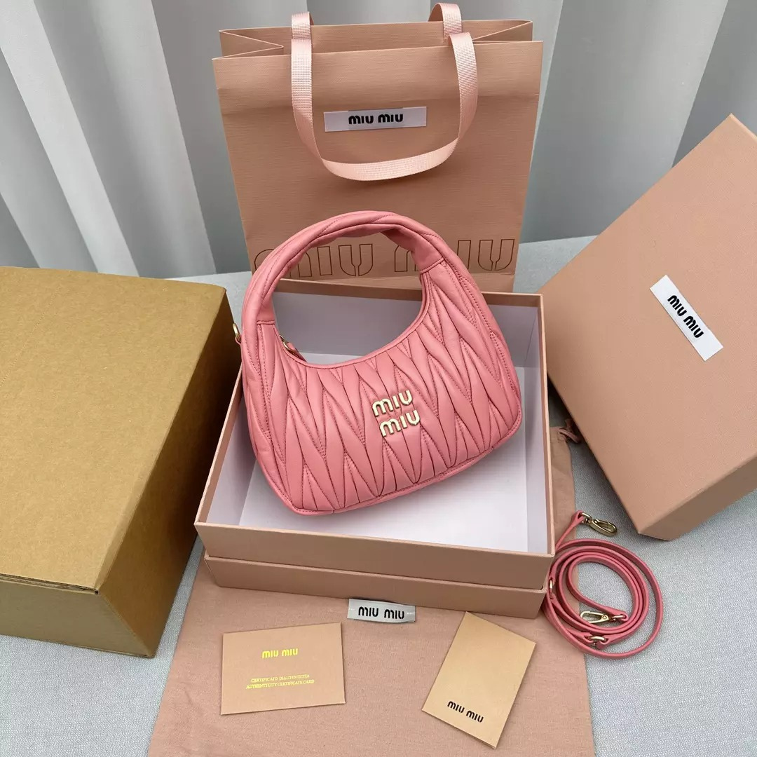 MIU MIU WANDER SCHULTERTASCHE AUS MATELASSÉ-NAPPALEDER