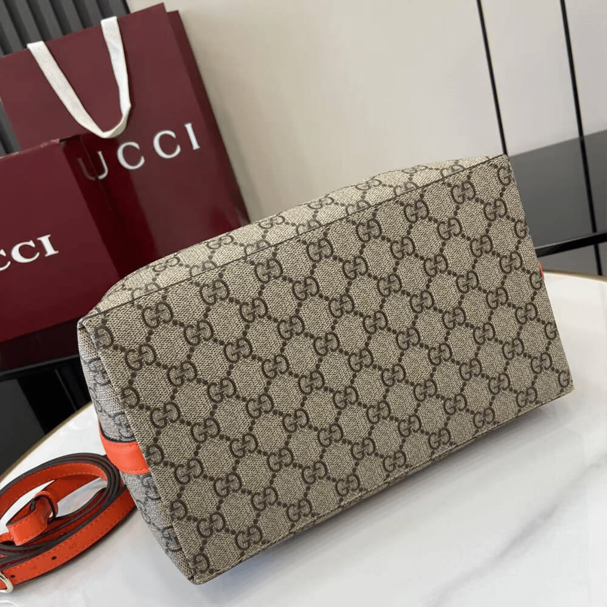 Gucci – Medium GG Emblem Bucket Tasche