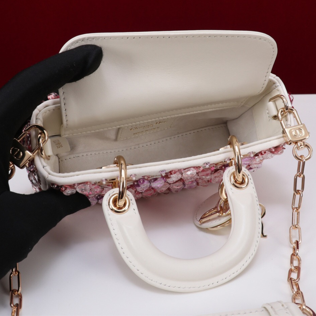 DIOR LADY D-JOY MICRO TASCHE AUS WEISSEM KALBSLEDER MIT ROSA BLUMENSTICKEREI UND STRASS