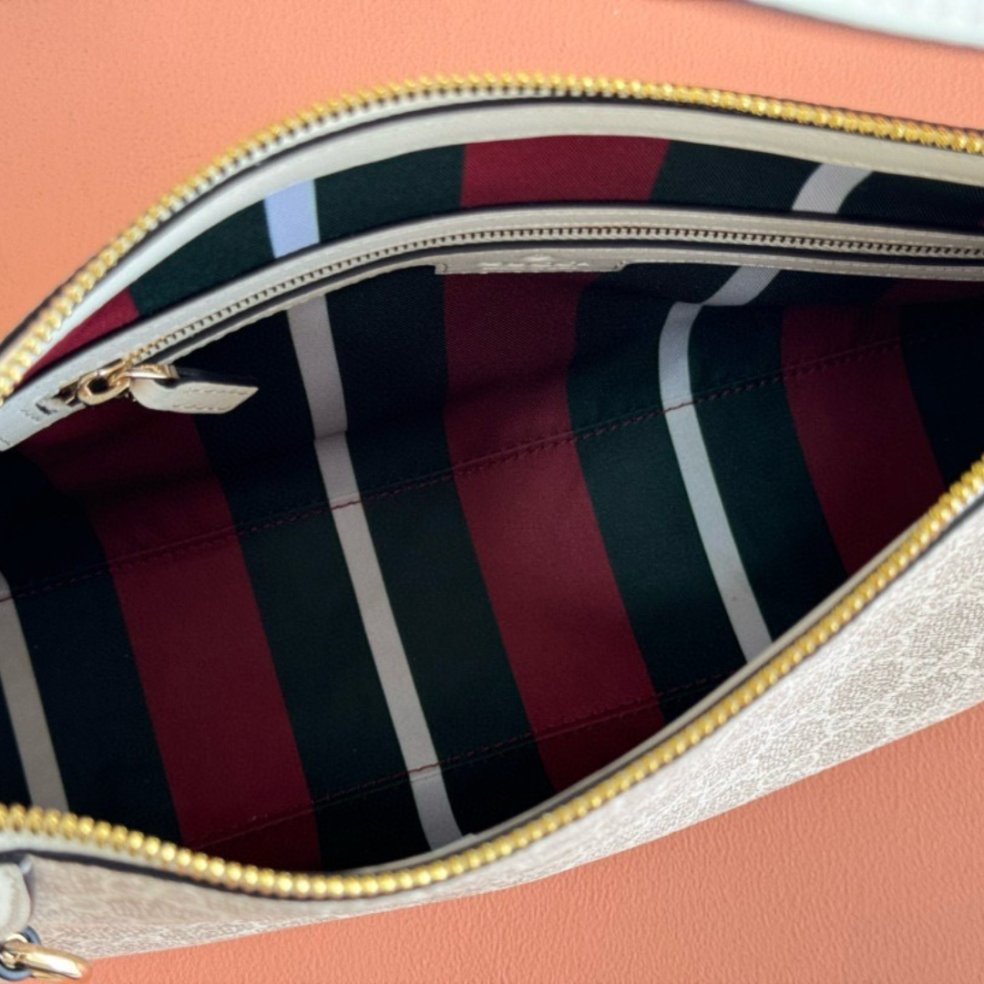 KLEINE GG-EMBLEM-SCHULTERTASCHE
