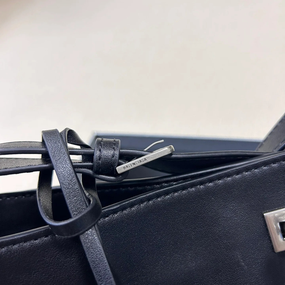 BEL AIR SCHULTERTASCHE MITTELGROß FÜR SIE IN SCHWARZ – BALENCIAGA
