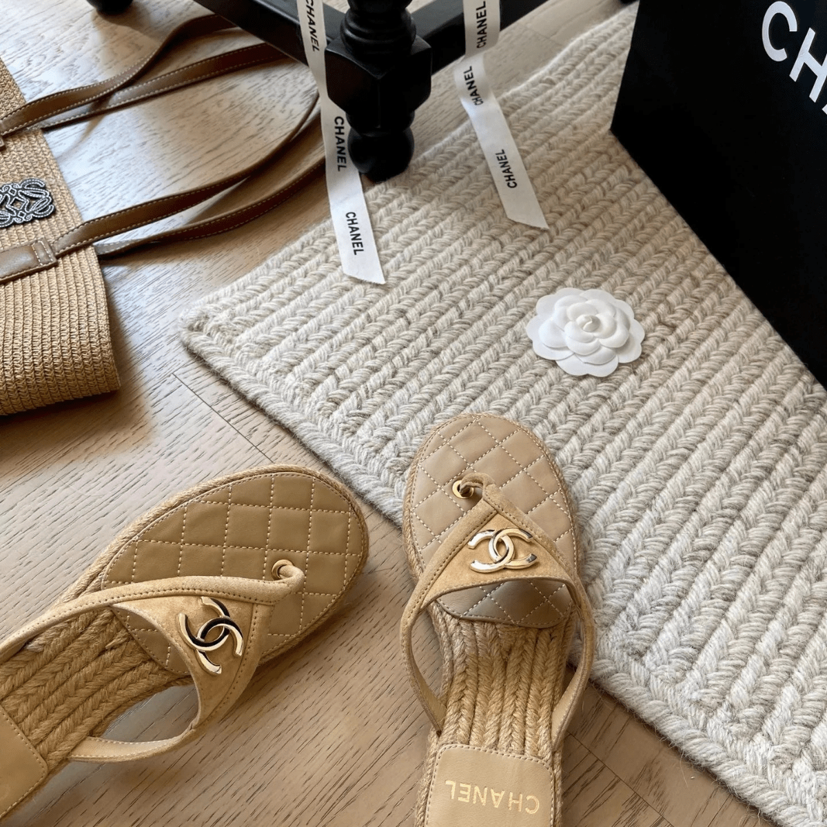 Chanel 25 Flip Flop Sandalen Beige Wildleder-Kalbsleder Espadrille