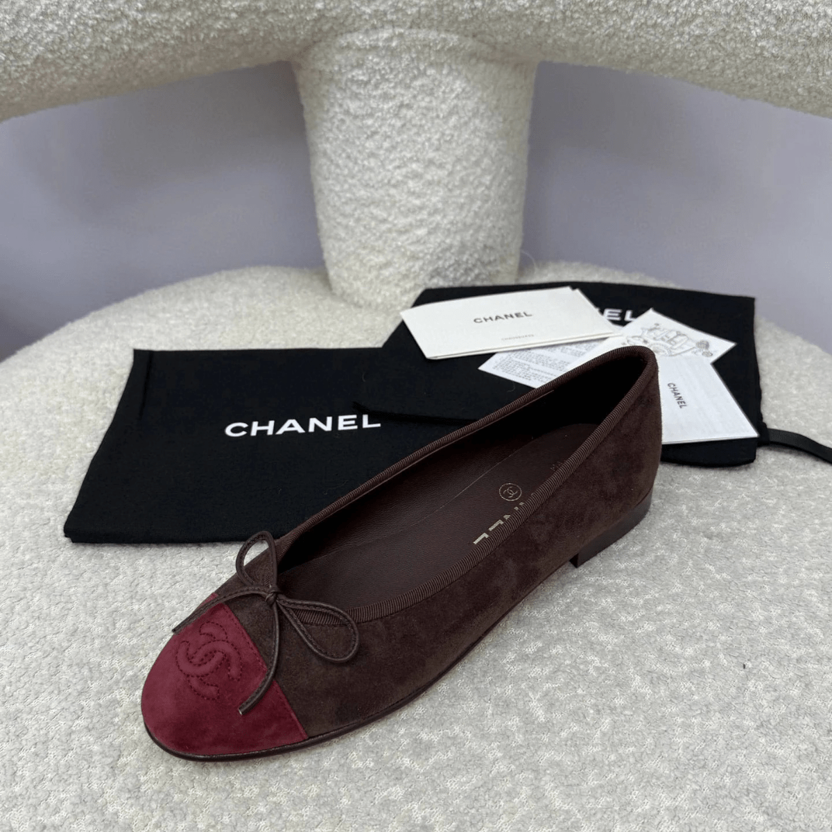 Chanel 25A Ballerinas – Dunkelrot Schokolade Veloursleder