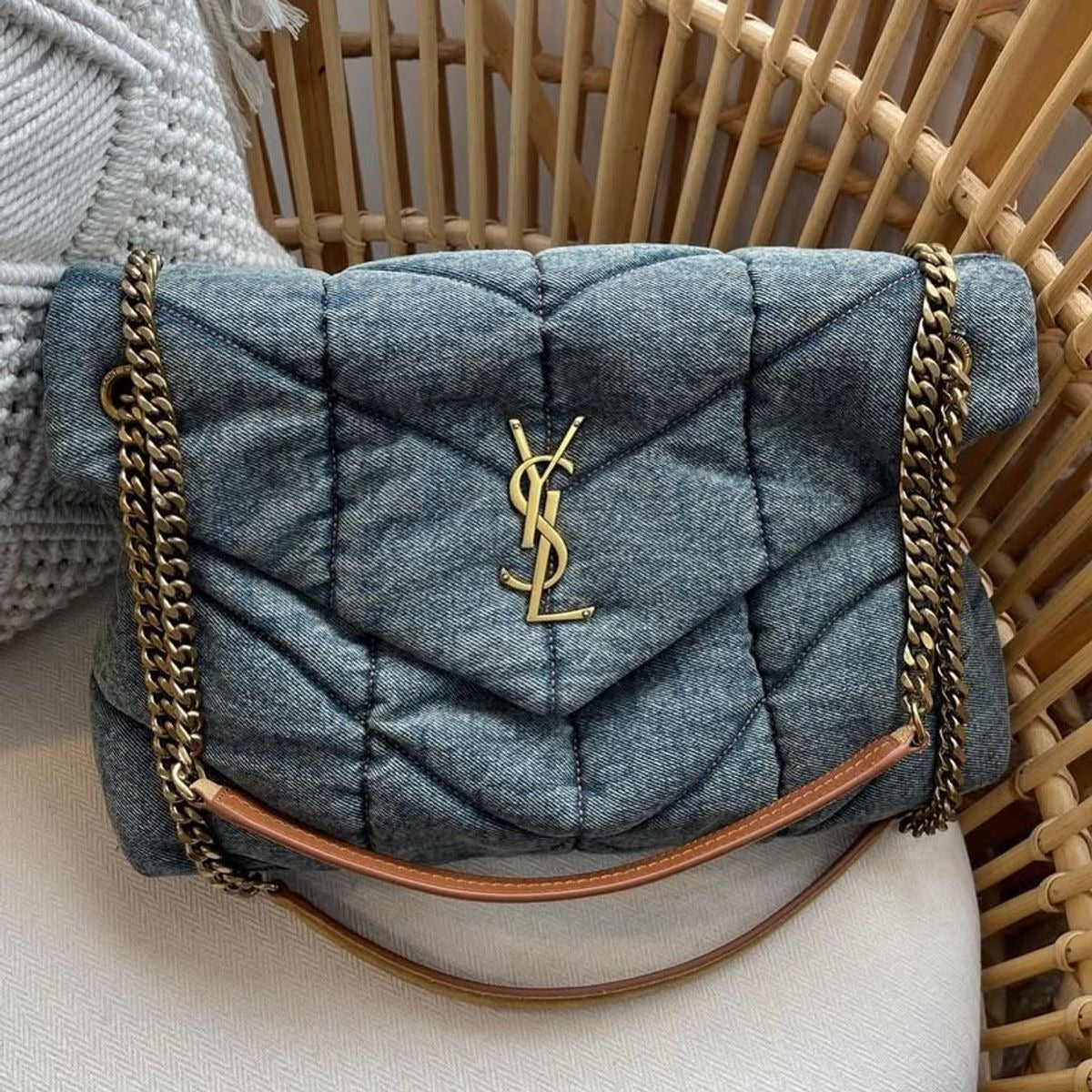LOULOU PUFFER TASCHE AUS GESTEPPTEM VINTAGE-DENIM