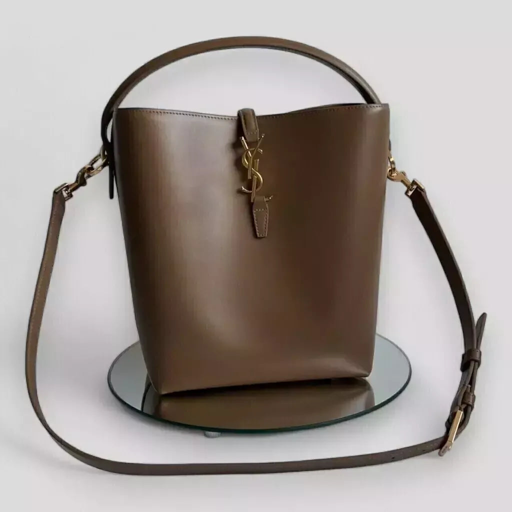 YVES SAINT LAURENT – LE 37 TASCHE AUS GLÄNZENDEM LEDER