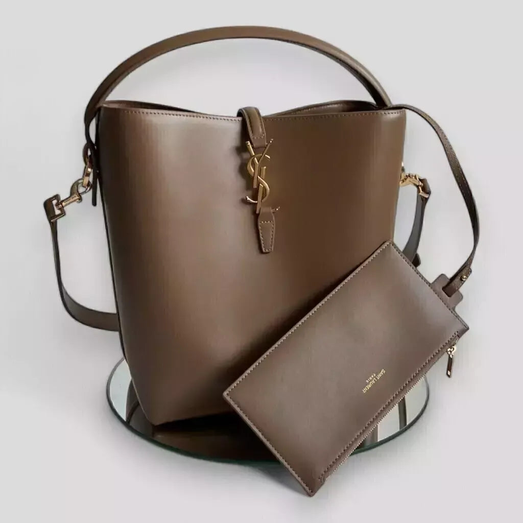 YVES SAINT LAURENT – LE 37 TASCHE AUS GLÄNZENDEM LEDER
