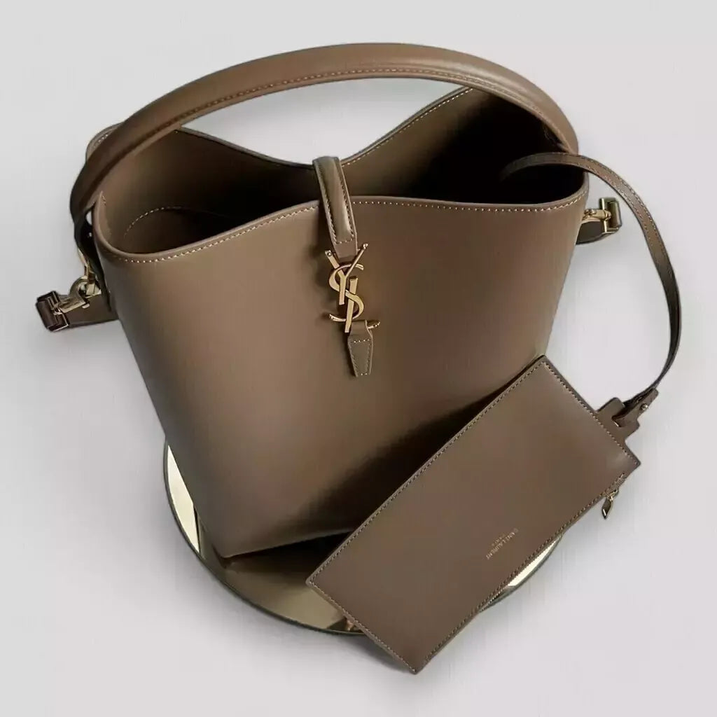YVES SAINT LAURENT – LE 37 TASCHE AUS GLÄNZENDEM LEDER
